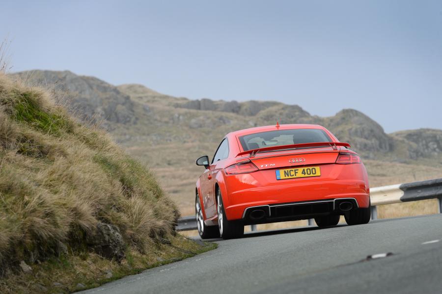  Audi TT RS Coupe (8S) 2016 года  (UK) (фото 8 из 40)